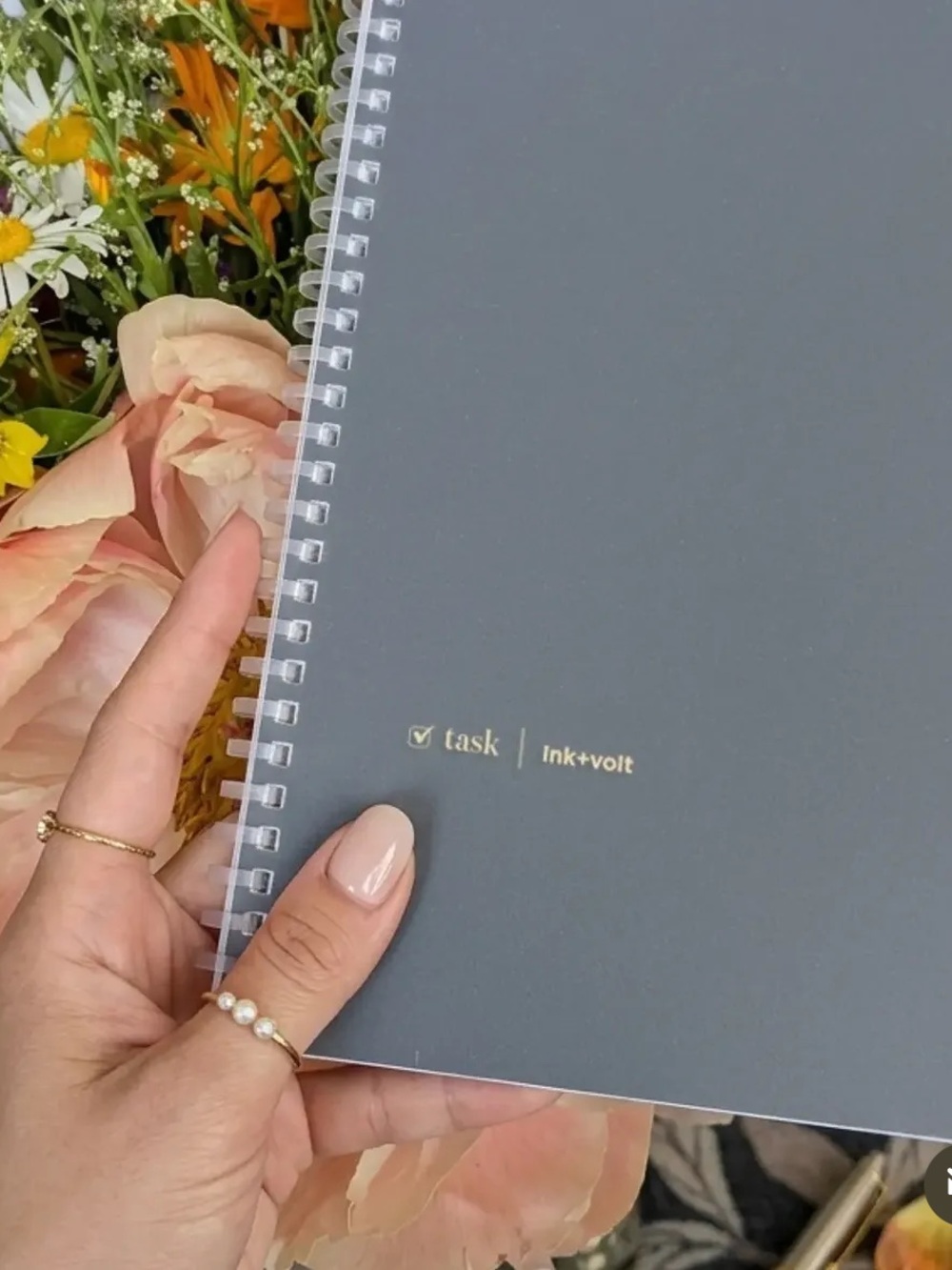 Ink + Volt Task Planner in Graphite - Picture 5 of 8